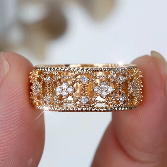 Elegant Gold Women's Ring - Picture 2 of 6